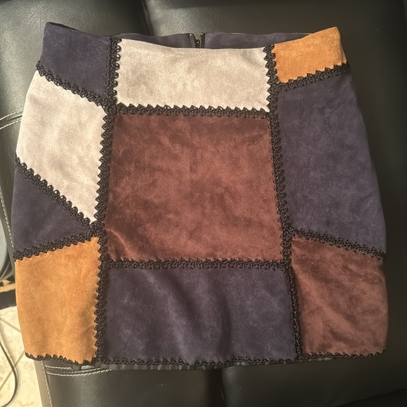 Color block faux suede skirt - Picture 2 of 5